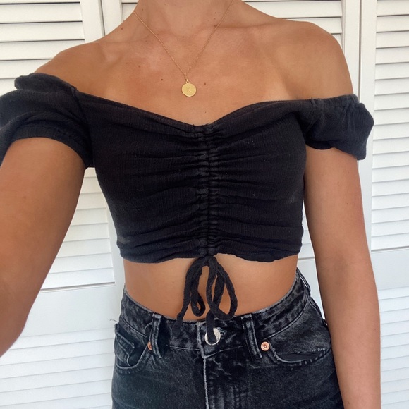 Cotton On black off the shoulder scrunch crop top - Picture 1 of 3